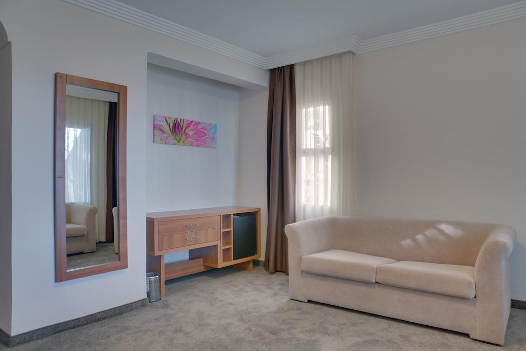 Melis Hotel Kuşadası Kamer foto