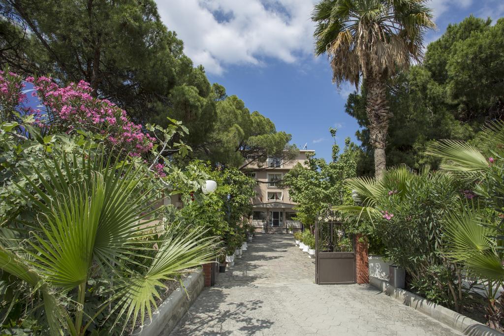 Melis Hotel Kuşadası Buitenkant foto